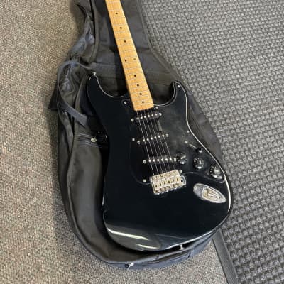 Squier Japan Silver Series Stratocaster SST33 Dakota Red