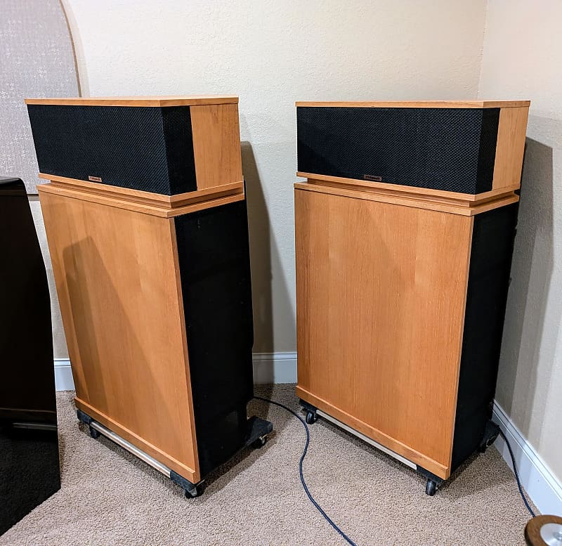 Klipsch Klipschorn AK3 Premium Loudspeaker – Oak Finish (Pair)  			