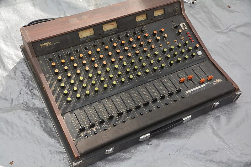 Yamaha PM-700 12-Channel Mixing Console image 1