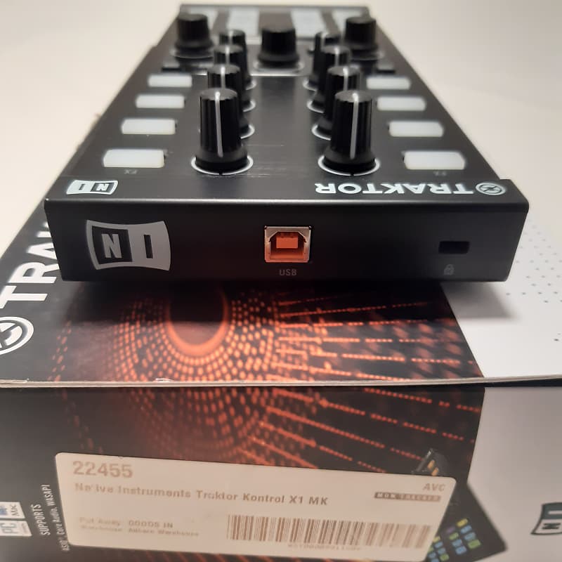 Native Instruments Traktor Kontrol X1 MK2 DJ Controller USB