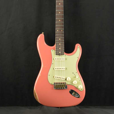 Mint Fender Limited Edition '60 Stratocaster Relic - Faded Aged Tahitian Coral 3A Rosewood Fingerboard image 2