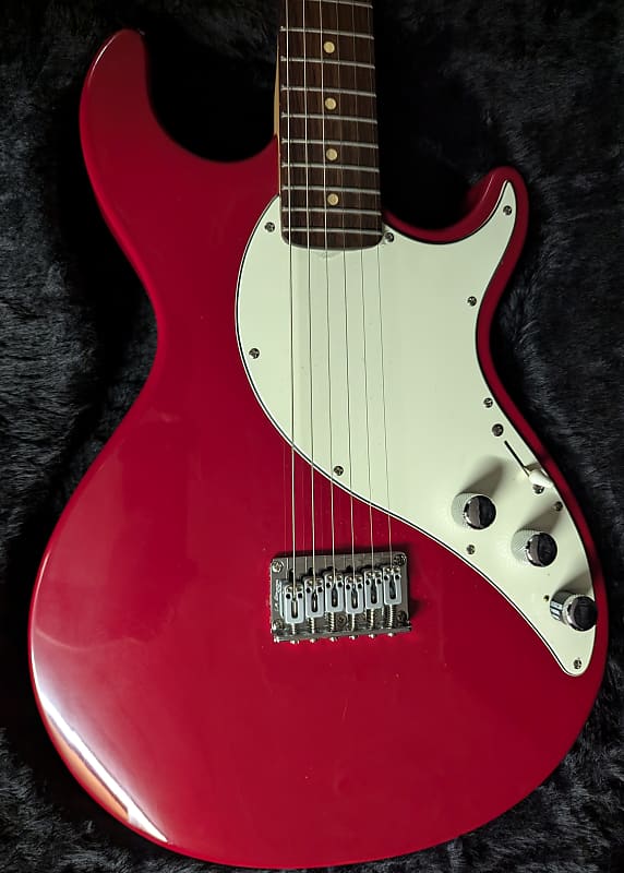 Line 6 Variax 300 Red | Reverb