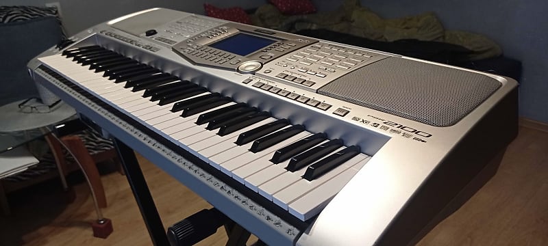 Yamaha PSR-2100 61-key PORTATONE Electric Keyboard w/ bag