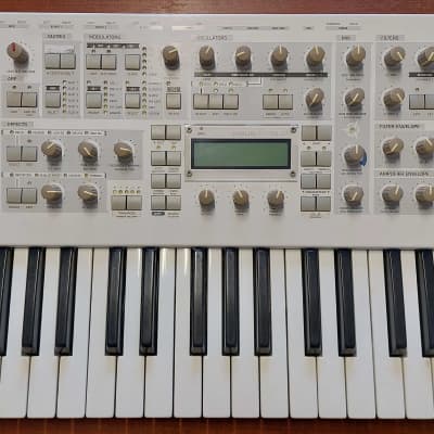 Access Virus TI Polar 37-Key Digital Synthesizer 2005 - White