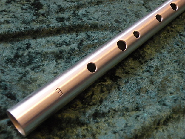 OVERTON GOLDIE LOW WHISTLE 2011 KEY OF E ALUMINUM FLUTE