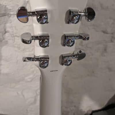 Washburn WI26 Joe Trohman signature - White image 8