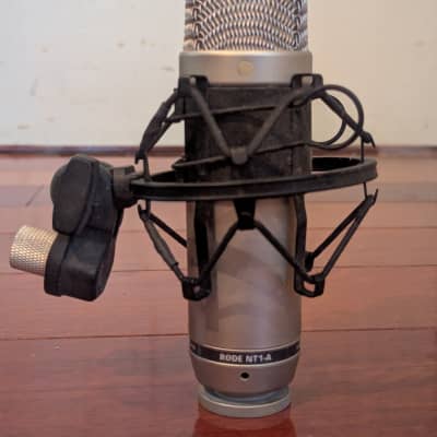 RODE NT1-A Large Diaphragm Cardioid Condenser Microphone with shock mount