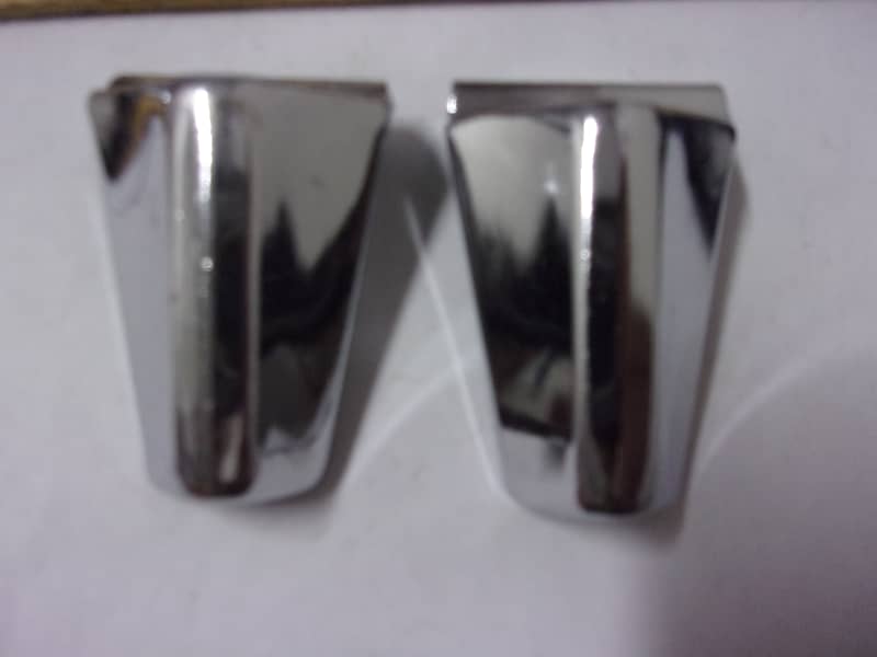ONE of 2 Vintage Triangular Chrome Bass Drum Claws minor surface wear