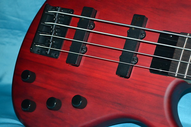 Toby Deluxe IV Bass - Transparent Red | Sweetwater