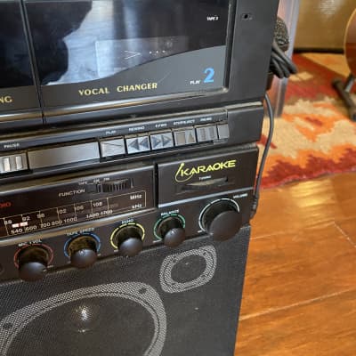 Venturer CDG1 Karaoke Machine CD + Cassette Tons of Microphones Mics etc  Good Co - electronics - by owner - sale 