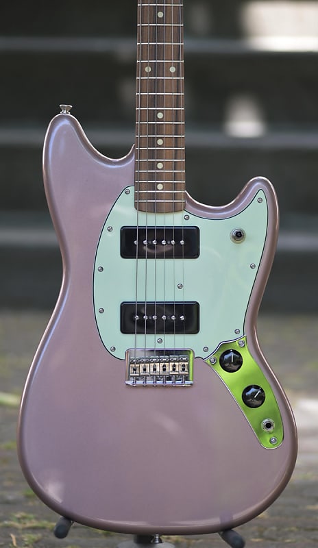 Fender Player Mustang® 90 + Hardshell Case - Burgundy Mist Metallic