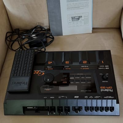 Roland GR-33  2004 - Black with power supply and Manual