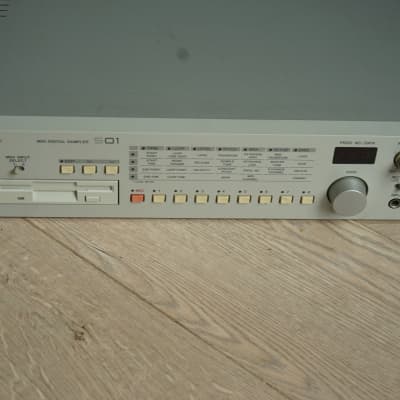 Akai S01 MIDI Digital Sampler 1993 - White