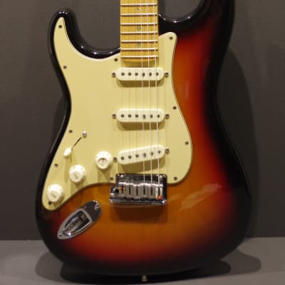 Fender American Deluxe Stratocaster Left-Handed 60th Anniversary with Maple Fretboard 2006 3-Color Sunburst USA LH image 3