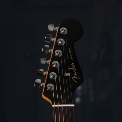 Fender Ultra Luxe Stratocaster, Rosewood Fingerboard, 2-Color Sunburst image 11