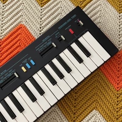 Yamaha Synth Keyboard - 1980’s Made in Japan 🇯🇵! - Mint Condition with Original Case! - Onboard Drums! - Beach House Vibes! - image 4
