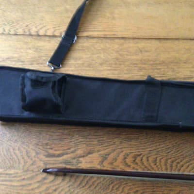 Finale Carbon fiber bass bow with Glasser bow case and quiver image 10
