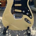 Fender Standard Stratocaster with S1 Tremolo with Rosewood Fretboard MIJ 1984 - 1987 - Arctic White