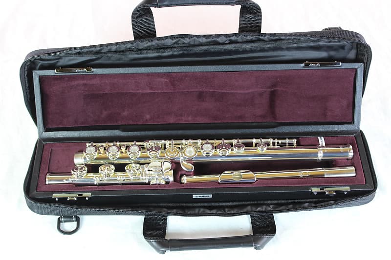 Yamaha Model YFL-462H Advanced Solid Silver Flute - Offset G, B Foot, Pointed Key Arms MINT CONDITIO image 1