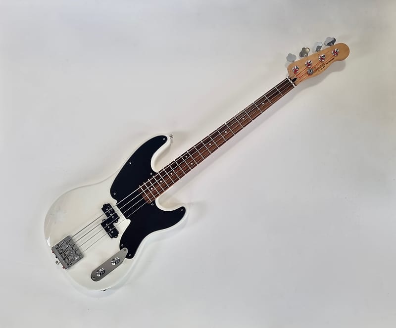 Squier Mike Dirnt Signature Precision Bass 2008 - 2015 Squier Mike Dirnt Signature Precision Bass 2008 - 2015