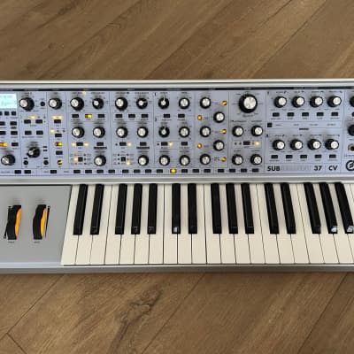 Moog Subsequent 37 CV Paraphonic Analog Synth MoogFest Edition - Grey + transparent anti-dust casing.