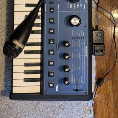 Novation MiniNova 37-Key 18-Voice Synthesizer 2012 - Present - Blue
