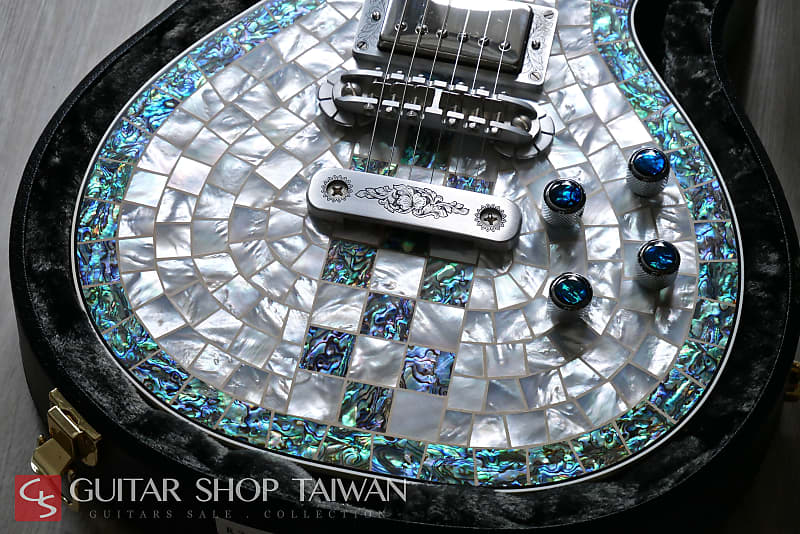 Zemaitis Custom Shop Pearl Front Series CS24PF Ring Chess