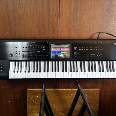 Korg Kronos 2 73 Key Workstation Keyboard ver 3.1.2 w/ case