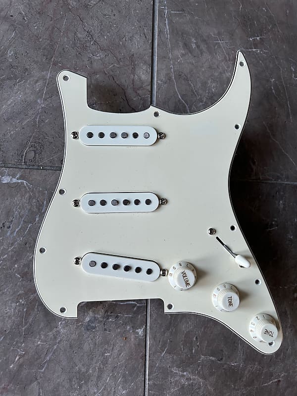 Squier Classic Vibe 60s Loaded Pickguard 2023 - Aged White image 1
