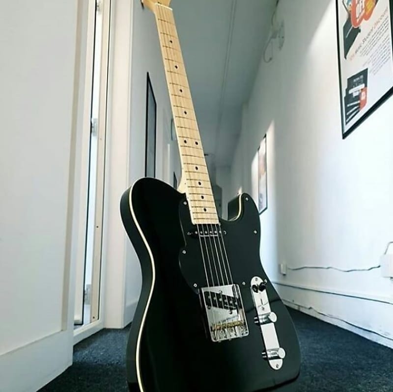 Fret-King FKV25JDBK 'JDD' Signature Jerry Donahue w/Original