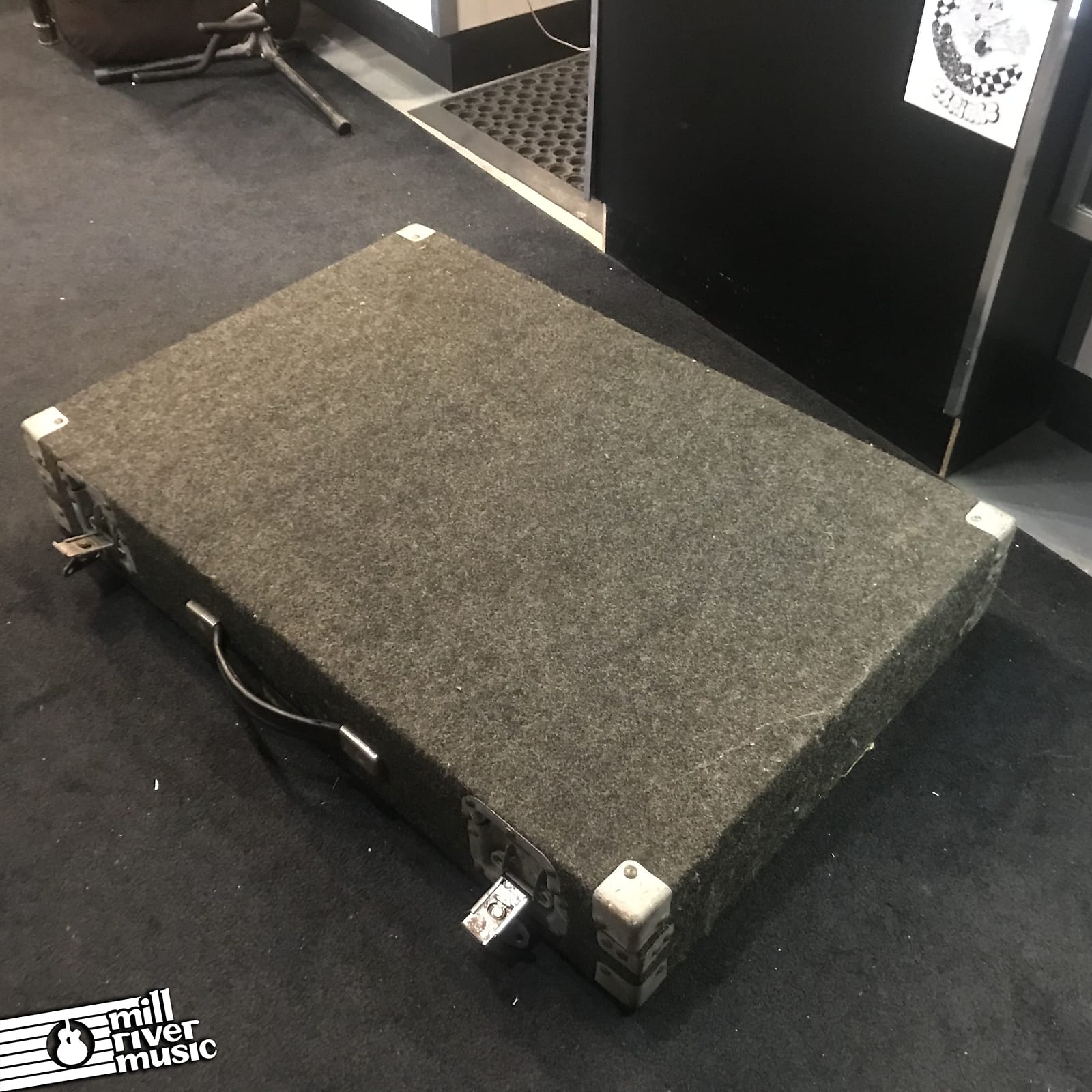 Caseworks USA Road Case for Microphones & Pro Audio Gear Grey Carpet