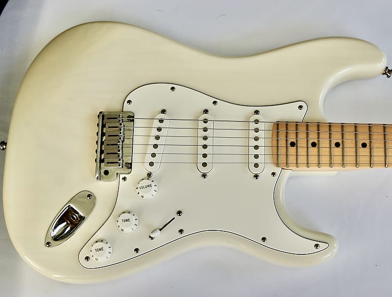 フェンダーUSA ストラト アメスタ 2002年製 フェンダーUSA ストラト アメスタ 2002年製 Fender USA 2002年製