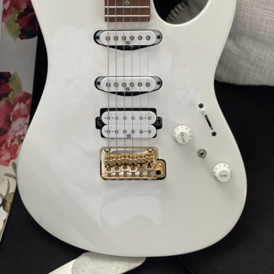 Ibanez Prestige IKAZ02-WH -Made in Japan (special order