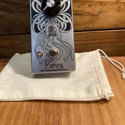 EarthQuaker Devices Bows EQD ブースター EarthQuaker Devices Bows Germanium Preamp Booster Demo - YouTube