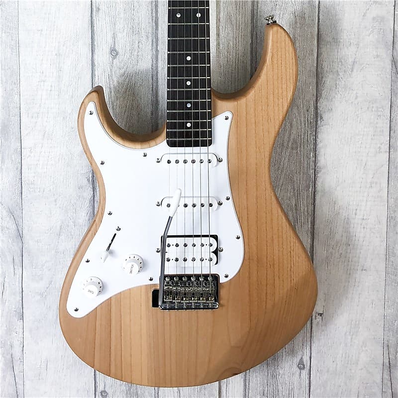 まげ YAMAHA PACIFICA GUITAR LEFTY Yamaha Pacifica 112J II Left Handed, Black at Gear4music