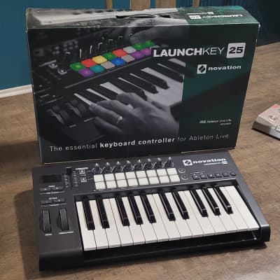 Novation Launchkey 25 MKII MIDI Keyboard Controller 2015 - 2020 - Black