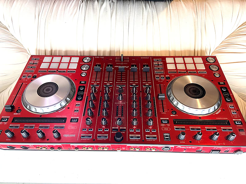 Pioneer DDJ-800 avec 2x platine vinyle Pioneer PLX-1000