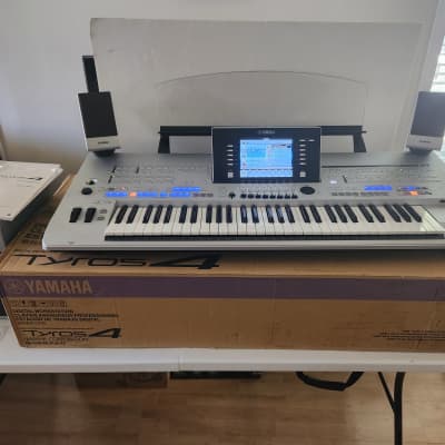Yamaha Tyros4 61-Key Arranger Workstation Keyboard 2010s Silver