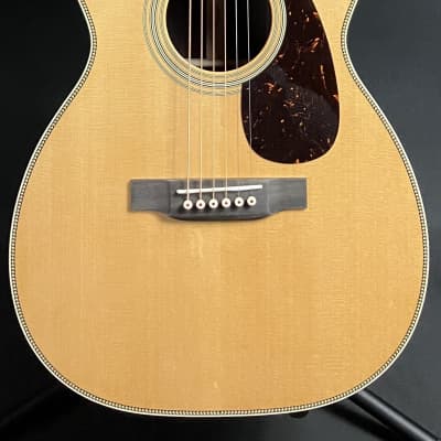 Martin 00-28 Grand Concert Acoustic Guitar Vintage Natural Finish w/ Case for sale