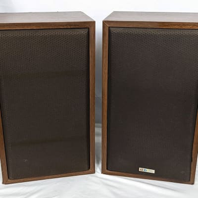 Pair of BIC Venturi Model 22 Vintage 3-Way Speakers - Woodgrain image 2