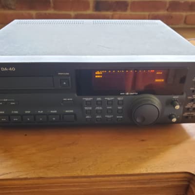 TASCAM DA-40 professional DAT digital audio tape recorder Late 1990s - Black image 16