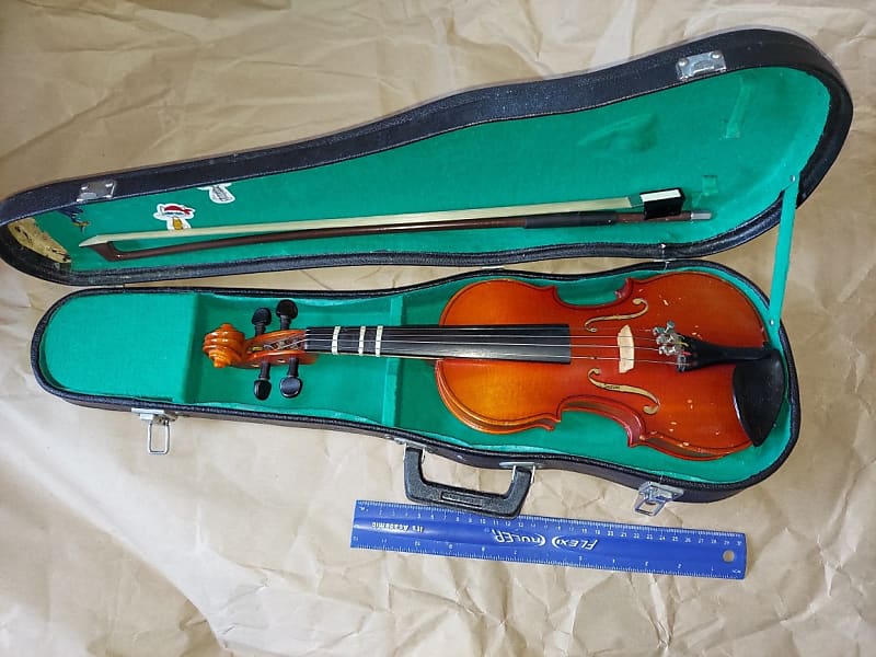 Suzuki 101RR (1/8 Size) Violin, Japan 1981, Stradivarius Copy, with case/bow image 1