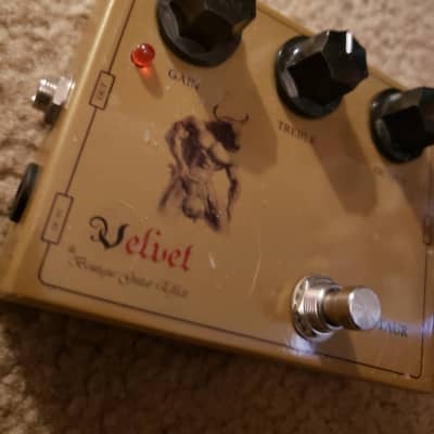 Velvet Minotaur (Rare Klon Centaur Clone) 2015 Gold | Reverb Velvet Minotaur (Rare Klon Centaur Clone) 2015 Gold | Reverb