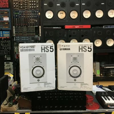 Yamaha HS5W 5" Powered Studio Monitor (Pair) 2010s White HS5 W  //ARMENS// image 1