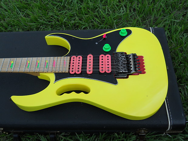 数々の賞を受賞 1987 Ibanez Jem 777DY, Rare Early Production, Desert Yellow ギター