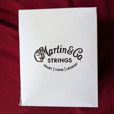 Box of 10 Packs of Martin MSP6100 SP Lifespan 80/20 Bronze Light Acoustic Strings 2010s image 7
