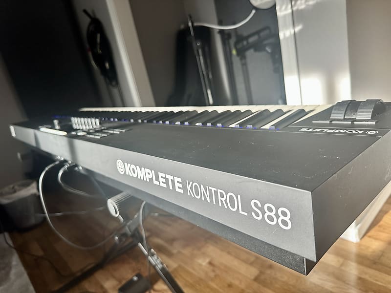 Native Instruments Komplete Kontrol S88 MKII | Reverb