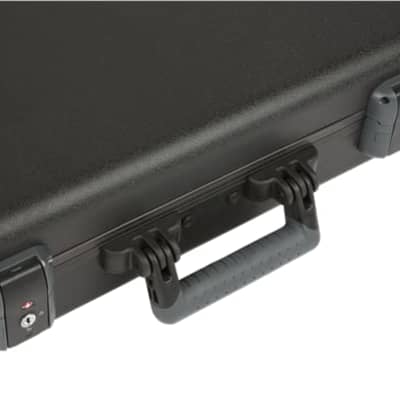 FENDER - Deluxe Molded Bass Case Black - 0996162306 | Reverb