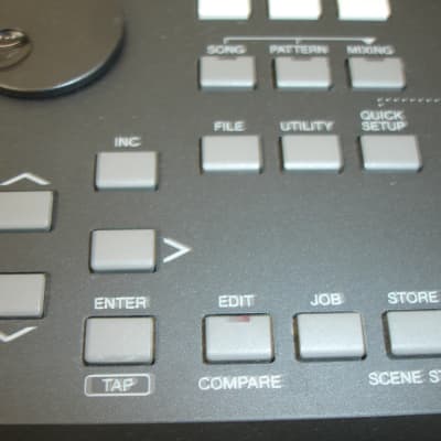 Yamaha MOXF6 61-Key Synthesizer Workstation Keyboard image 11