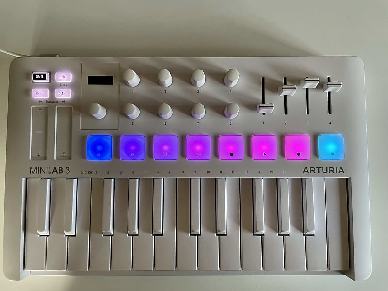 【美品】ARTURIA MiniLab3 Alpine White Introducing Arturia's MiniLab 3 Alpine White